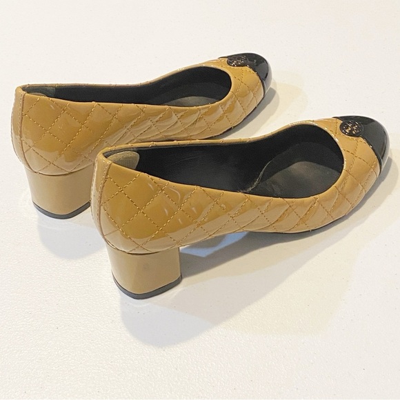 TORY BURCH Kaitlin Camel Quilted Patent Leather Pumps - Picture 10 of 15